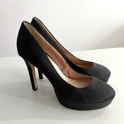 Schwarze Pumps